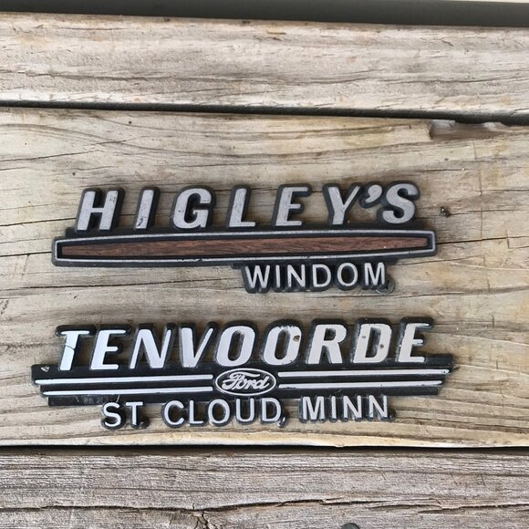 Lot 2 Vintage MN Dealership Emblems Tenvoorde Ford St Cloud & Higley’s Windom - Picture 1 of 6